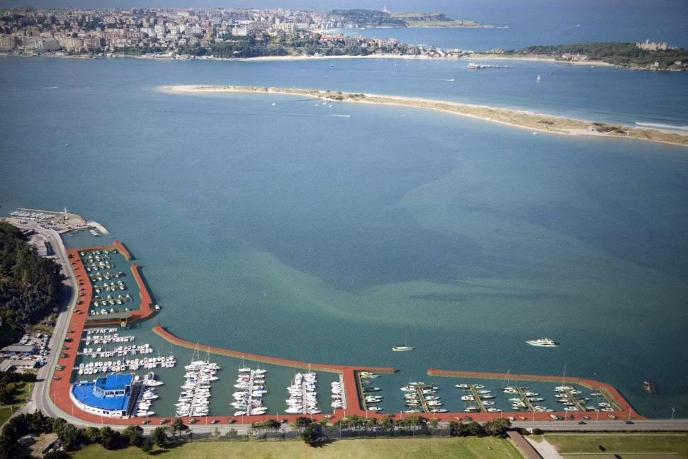 Casa Bahía Santander Villa Pedrena Bagian luar foto